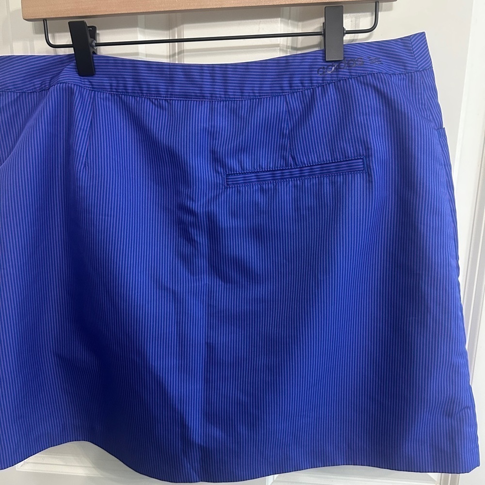 Adidas size 12 athletic golf skirt with front pleats, pockets, side zip. Stripes - Picture 5 of 15